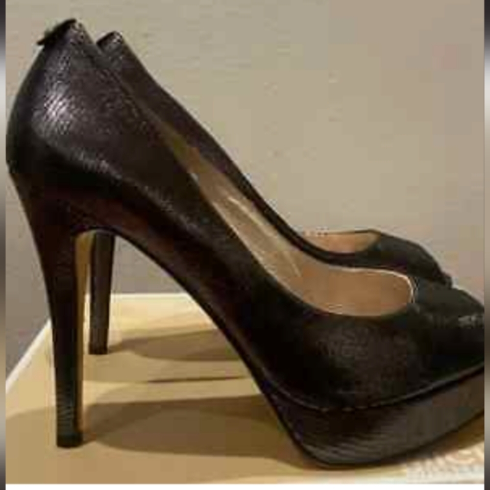 Michael Kors heals size 10 with box like new
